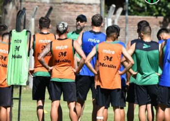 EL PLANTEL PROFESIONAL RETOM&Oacute; LOS ENTRENAMIENTOS