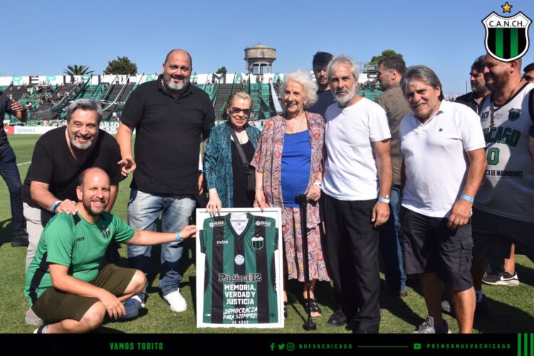 CHICAGO HOMENAJEÓ A LAS ABUELAS DE PLAZA DE MAYO EN MATADEROS